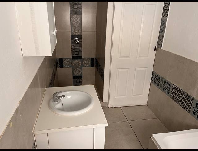 2 BEDROOM APARTMENT FOR SALE IN FLORIDA LAKE